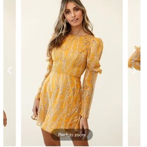 Selfie Leslie dress